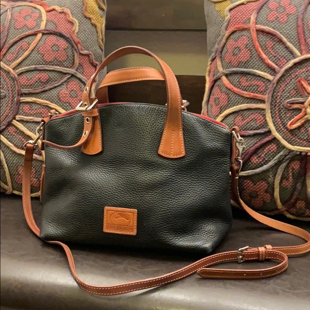 Dooney & Bourke black satchel crossbody purse!